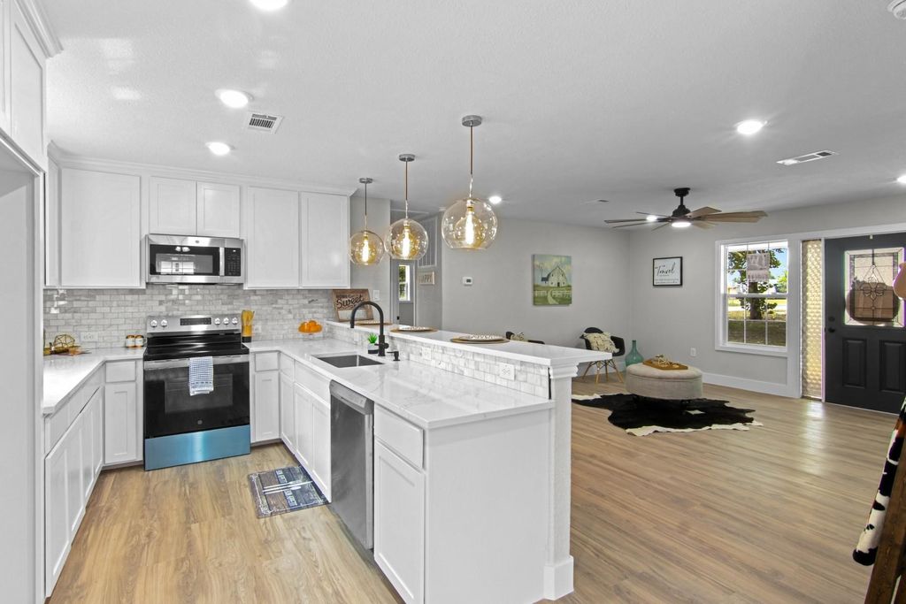 15529 Pine Street, Santa Fe, TX 77517