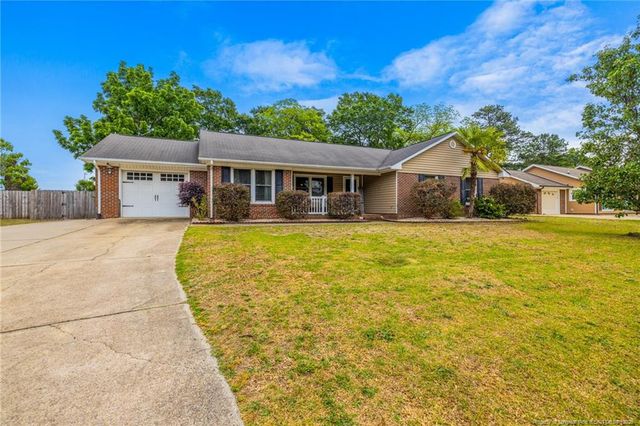 335 Woodberry Circle, Raeford, NC 28376