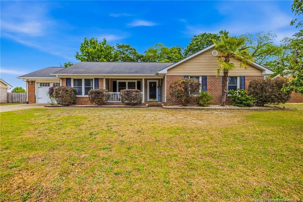 335 Woodberry Circle, Raeford, NC 28376