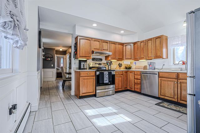 4 Farmer Street, Manchester, NH 03104