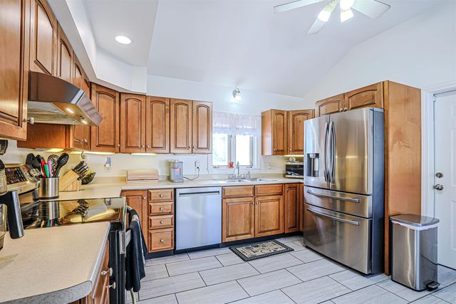 4 Farmer Street, Manchester, NH 03104