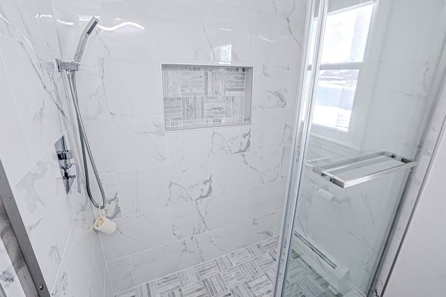 4 Farmer Street, Manchester, NH 03104