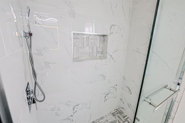 4 Farmer Street, Manchester, NH 03104