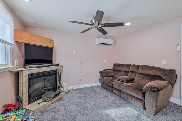 4 Farmer Street, Manchester, NH 03104