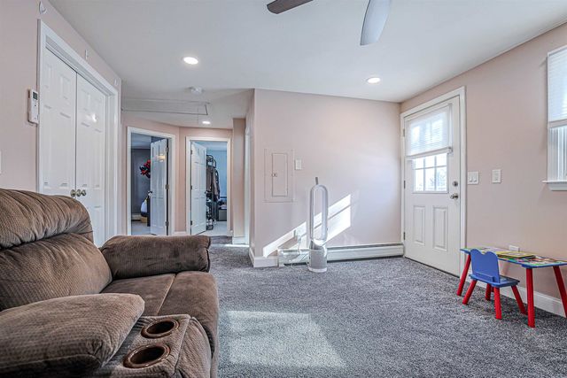 4 Farmer Street, Manchester, NH 03104