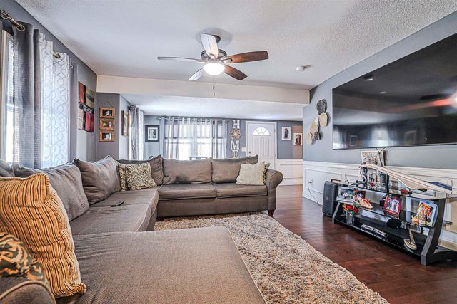 4 Farmer Street, Manchester, NH 03104