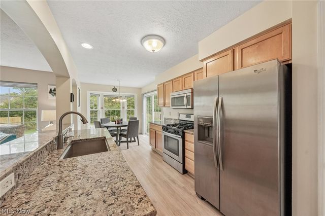 7680 Woodpath Drive, Hudson, OH 44236