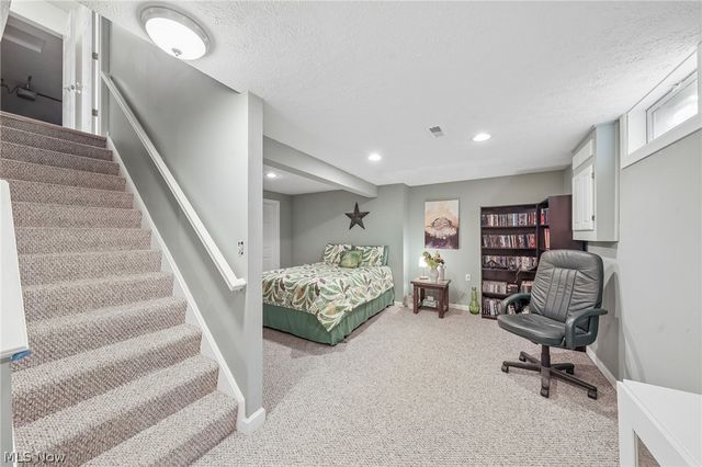 7680 Woodpath Drive, Hudson, OH 44236