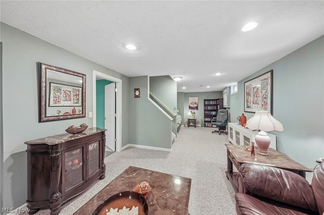 7680 Woodpath Drive, Hudson, OH 44236