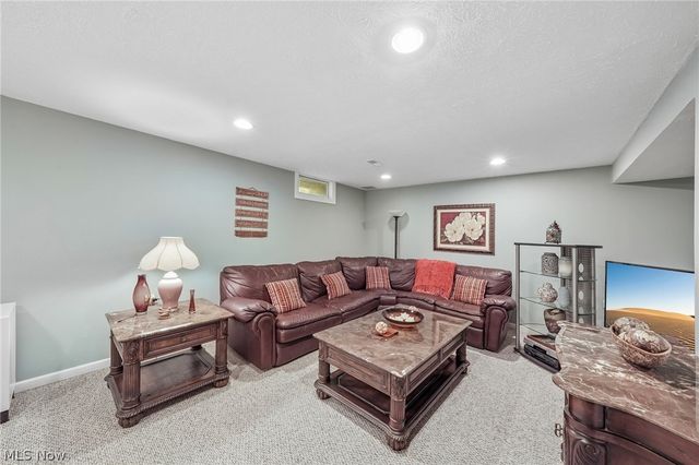 7680 Woodpath Drive, Hudson, OH 44236