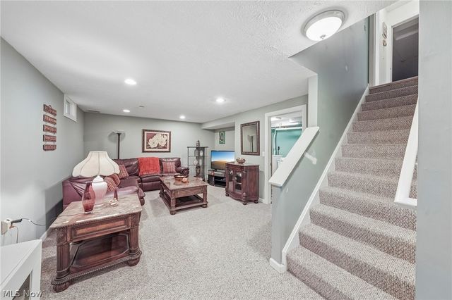 7680 Woodpath Drive, Hudson, OH 44236