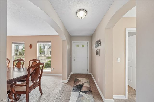 7680 Woodpath Drive, Hudson, OH 44236