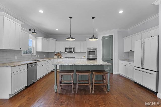 3813 N Arbor Lake Drive, Edwardsville, IL 62025