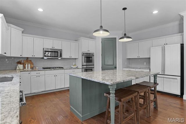 3813 N Arbor Lake Drive, Edwardsville, IL 62025