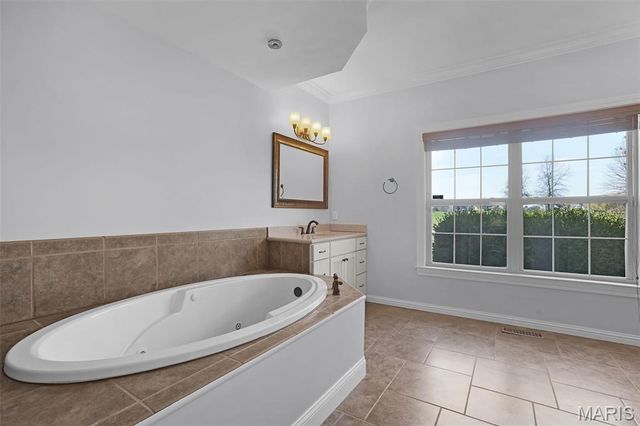 3813 N Arbor Lake Drive, Edwardsville, IL 62025