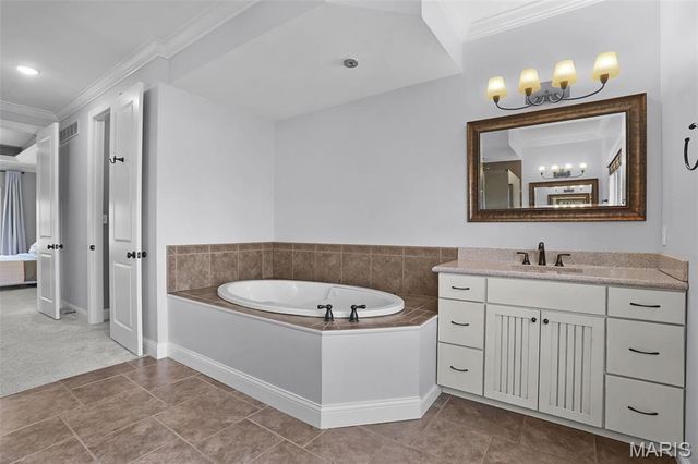 3813 N Arbor Lake Drive, Edwardsville, IL 62025