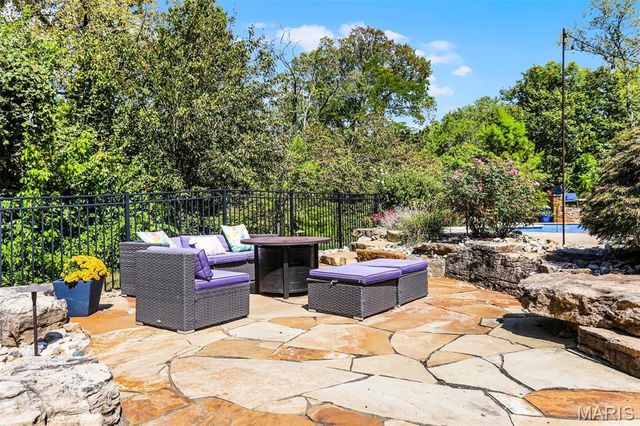 3813 N Arbor Lake Drive, Edwardsville, IL 62025