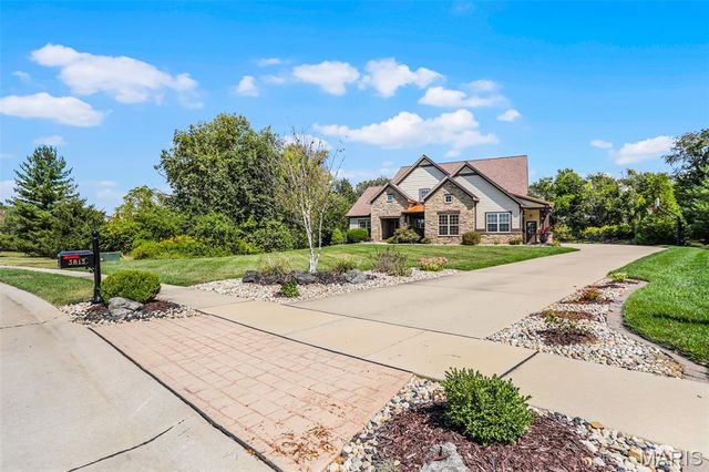 3813 N Arbor Lake Drive, Edwardsville, IL 62025