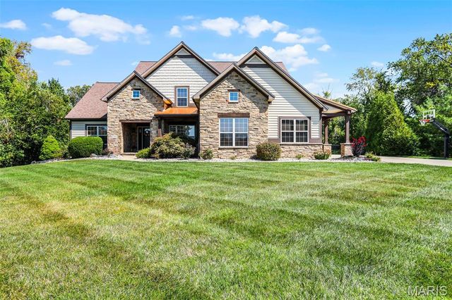 3813 N Arbor Lake Drive, Edwardsville, IL 62025