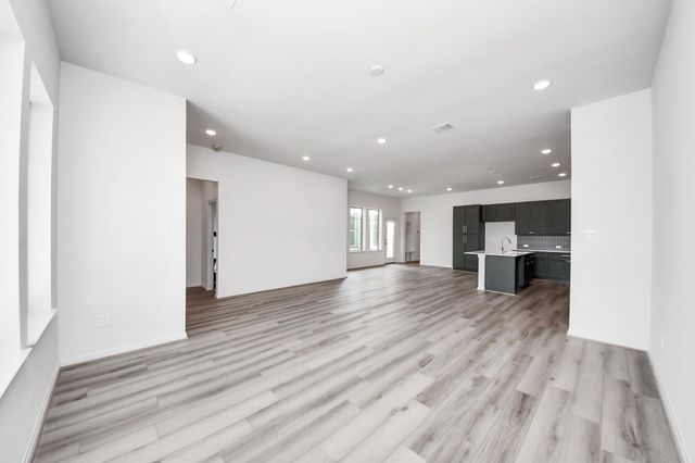 365 Legacy Point Drive B, Sealy, TX 77474