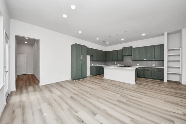 365 Legacy Point Drive B, Sealy, TX 77474