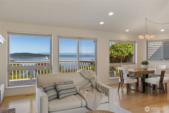 70 Hewitt Drive, Steilacoom, WA 98388