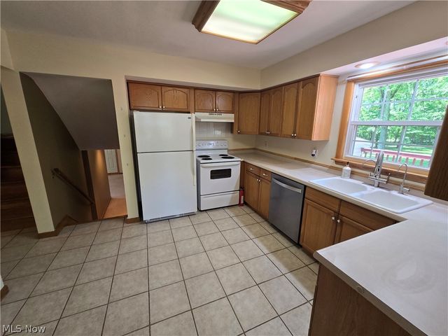 1638 S Cleveland Massillon Road, Copley, OH 44321