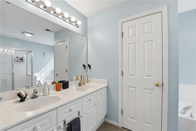 21050 W 118th Terrace, Olathe, KS 66061