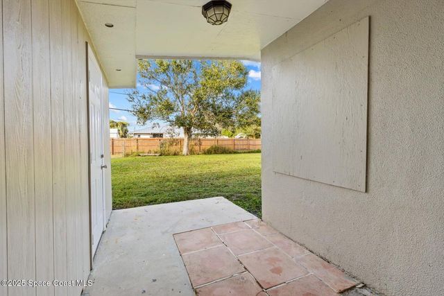 7506 Roberts Road, Fort Pierce, FL 34951