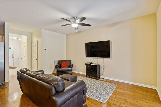 7277 Charlotte Pike Unit 342, Nashville, TN 37209