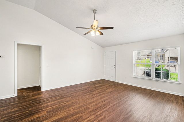 1375 E Nir Shreibman Blvd, La Vergne, TN 37086