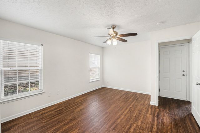 1375 E Nir Shreibman Blvd, La Vergne, TN 37086