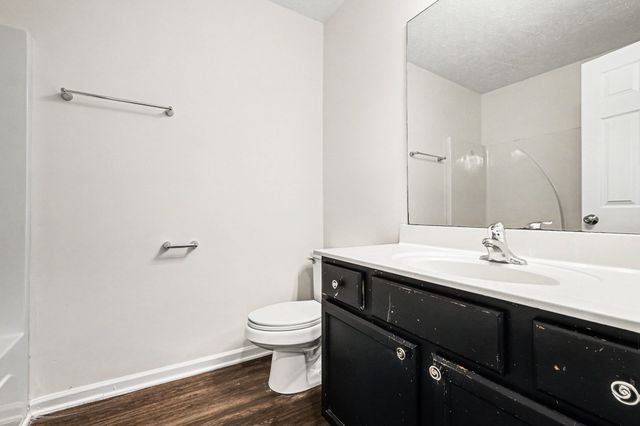 1375 E Nir Shreibman Blvd, La Vergne, TN 37086