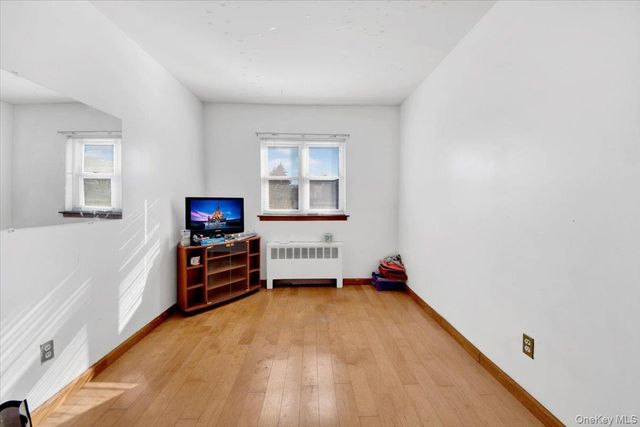 733 Rhinelander Avenue, Bronx, NY 10462