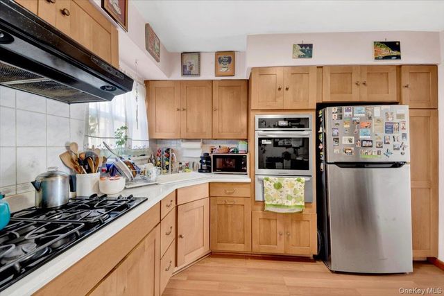 733 Rhinelander Avenue, Bronx, NY 10462