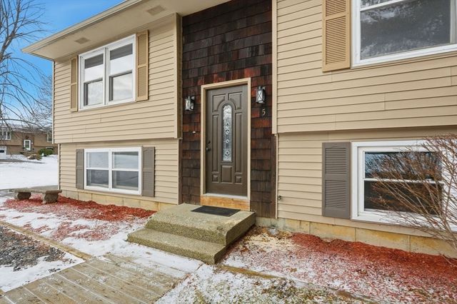 5 Marco Dr, Pittsfield, MA 01201