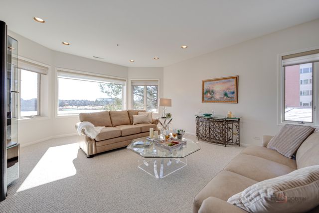 209 Rivershire Lane 203, Lincolnshire, IL 60069