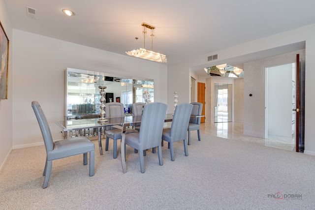 209 Rivershire Lane 203, Lincolnshire, IL 60069