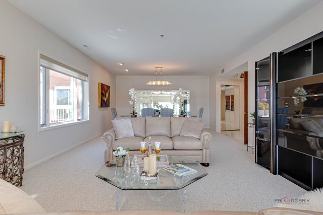 209 Rivershire Lane 203, Lincolnshire, IL 60069