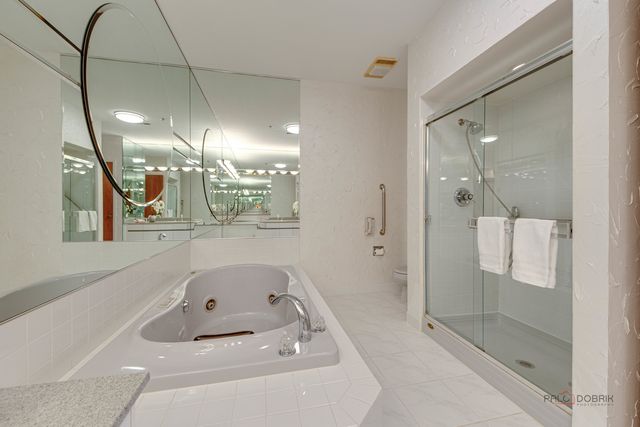 209 Rivershire Lane 203, Lincolnshire, IL 60069