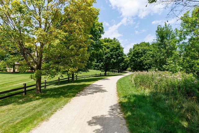 209 Rivershire Lane 203, Lincolnshire, IL 60069