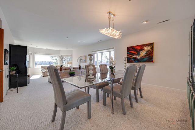 209 Rivershire Lane 203, Lincolnshire, IL 60069