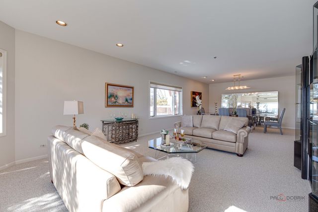 209 Rivershire Lane 203, Lincolnshire, IL 60069