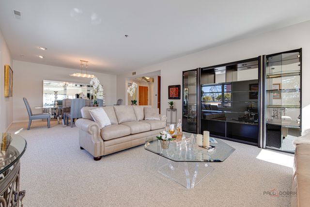 209 Rivershire Lane 203, Lincolnshire, IL 60069