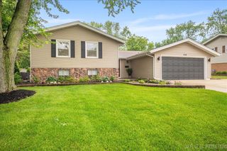 636 Cambridge Drive, Schaumburg, IL 60193