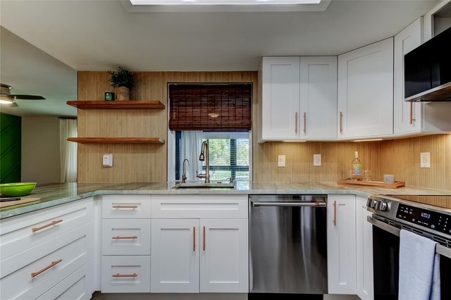 2673 SABAL SPRINGS CIRCLE 201, Clearwater, FL 33761