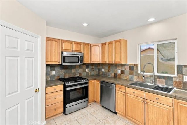 33275 Campus Lane, Cathedral City, CA 92234