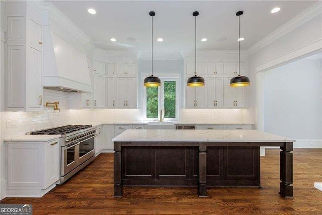 10765 Shallowford Road, Roswell, GA 30075