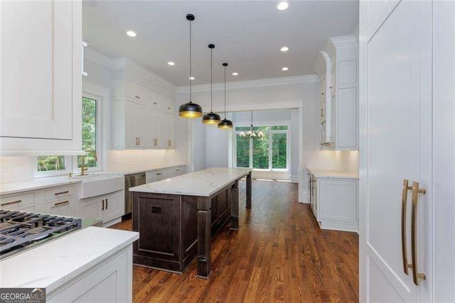 10765 Shallowford Road, Roswell, GA 30075