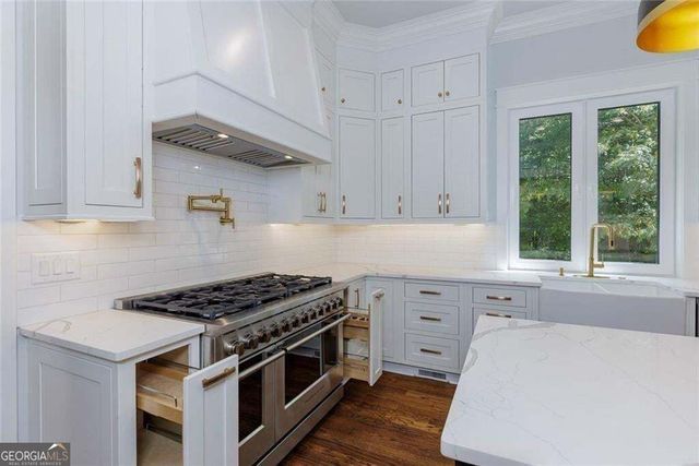 10765 Shallowford Road, Roswell, GA 30075